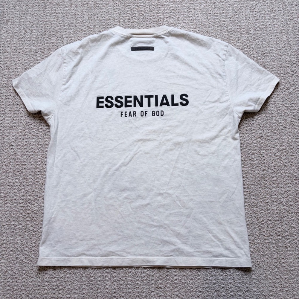 Fear of God Essentials T-Shirt Mens XS Cream Off-White Logo Graphic Tee